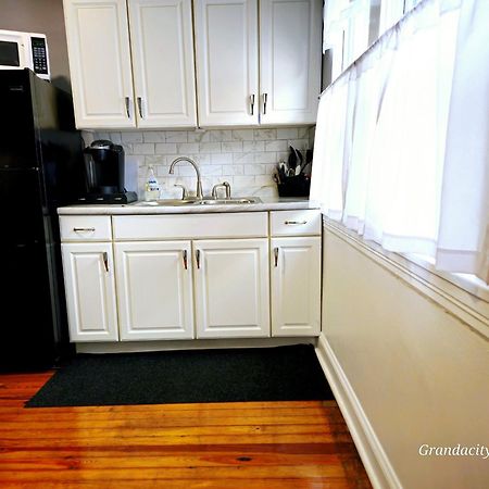 Lovely! Near Cleve Clinic/Uh/Cwru/Dwntwn W/Porch Βίλα Κλίβελαντ Εξωτερικό φωτογραφία