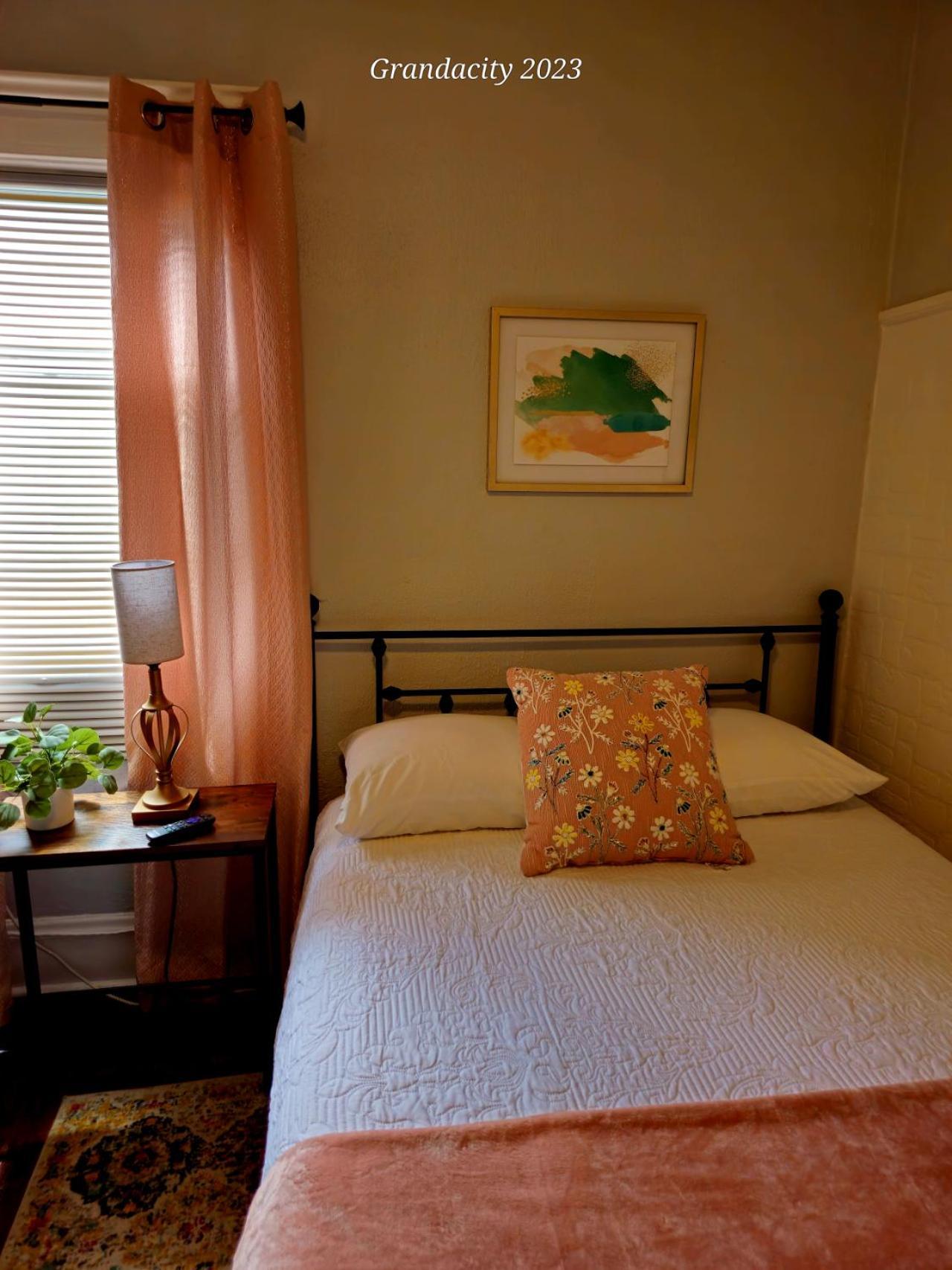 Lovely! Near Cleve Clinic/Uh/Cwru/Dwntwn W/Porch Βίλα Κλίβελαντ Εξωτερικό φωτογραφία